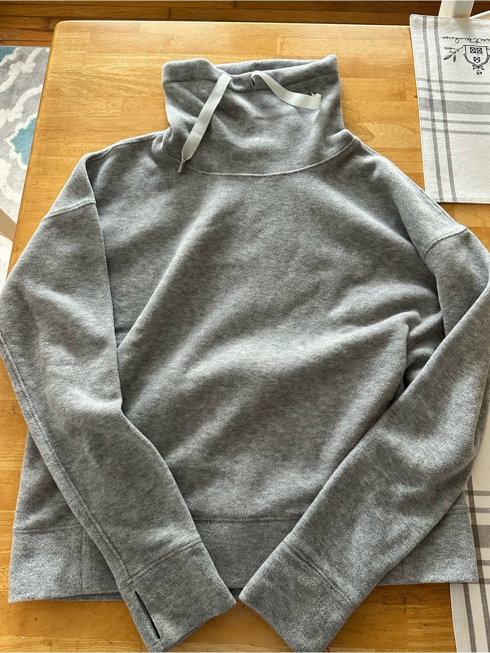 Lululemon pullover fleece size 6